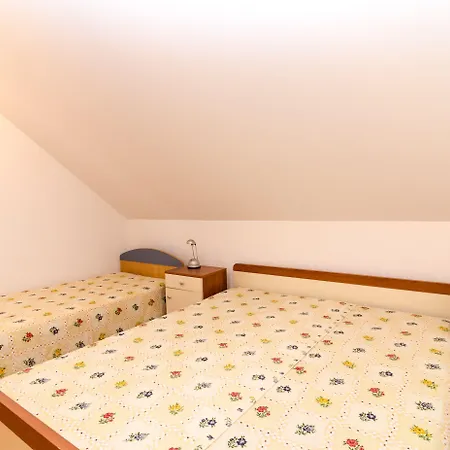 Πανσιόν Mozara 3*